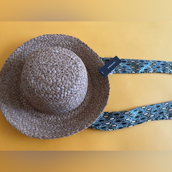 BCBGMaxAzria Natural Straw Hat. OS - Picture 2 of 3